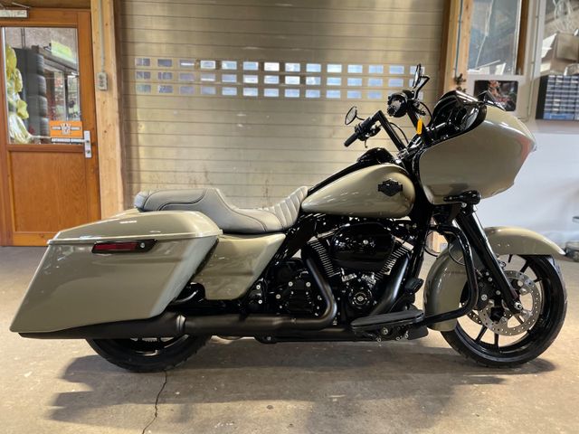 Harley-Davidson FLTRX Road Glide CVO Style