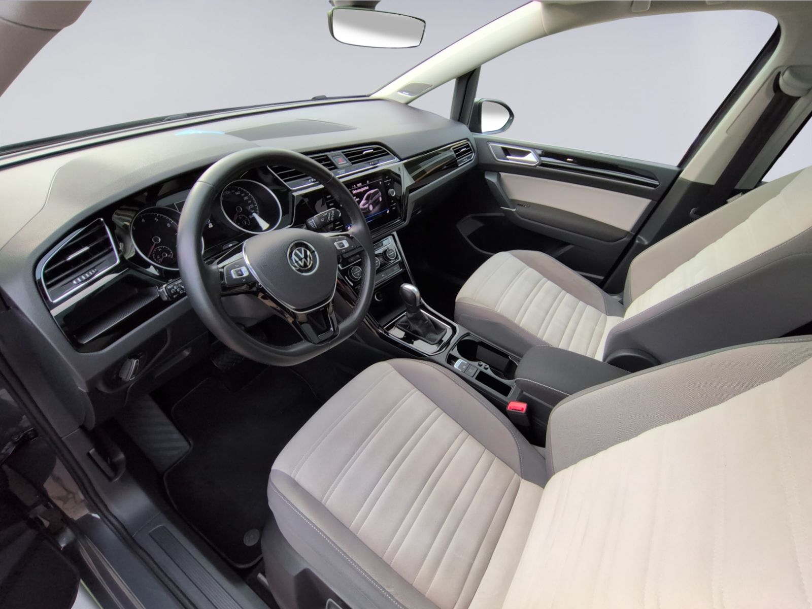 Touran 1.5 TSI DSG Highline PANO/DYNAUDIO