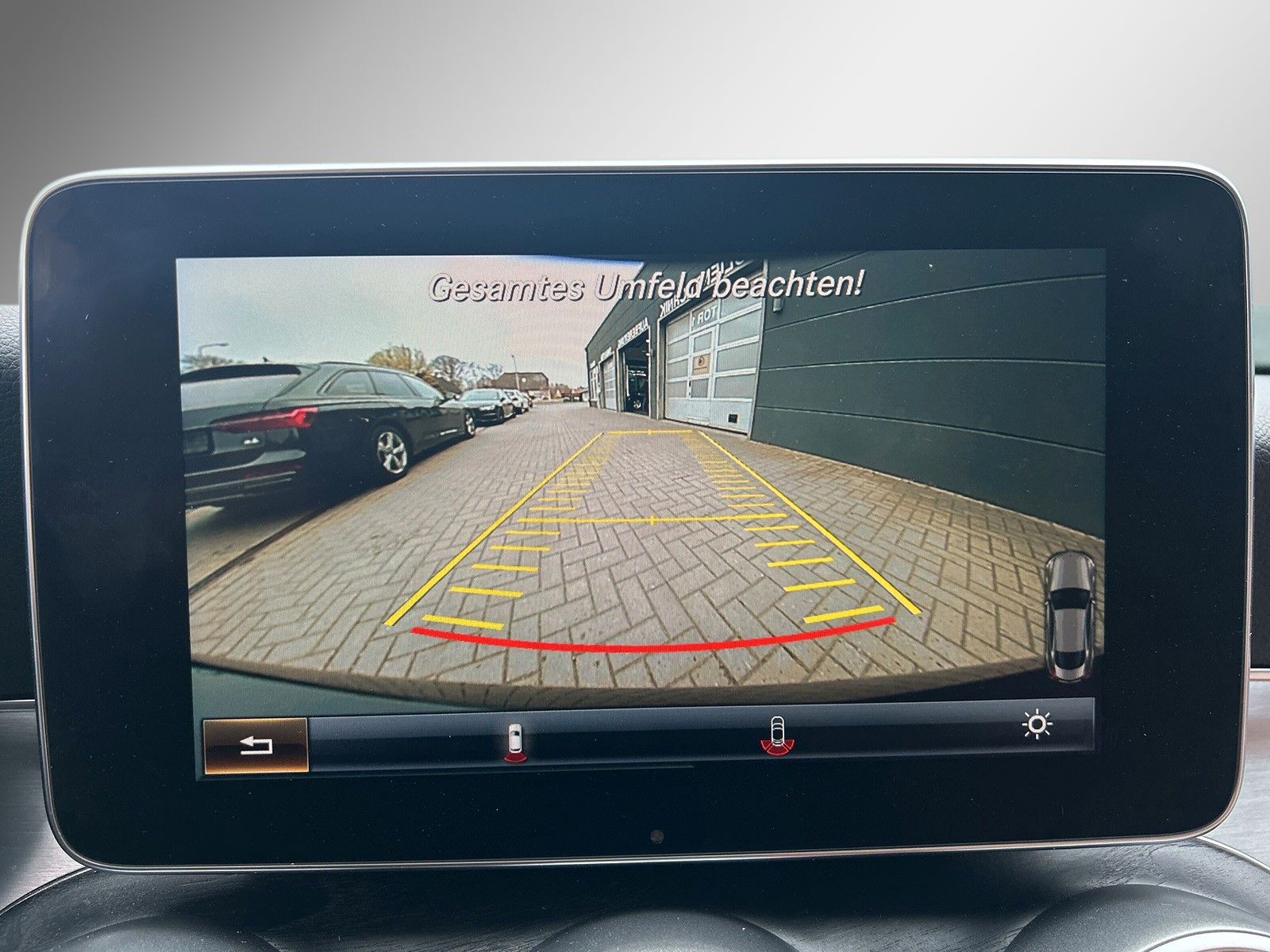 Fahrzeugabbildung Mercedes-Benz C 400 4Matic *AMG-Line*Panorama*Vollleder*Kamera