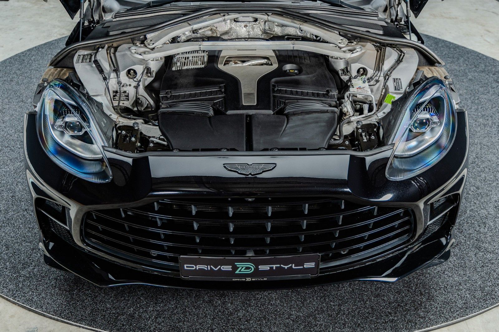 Fahrzeugabbildung Aston Martin DBX 4.0 V8 DBX707 + 2.Hand + Top Geplfegt
