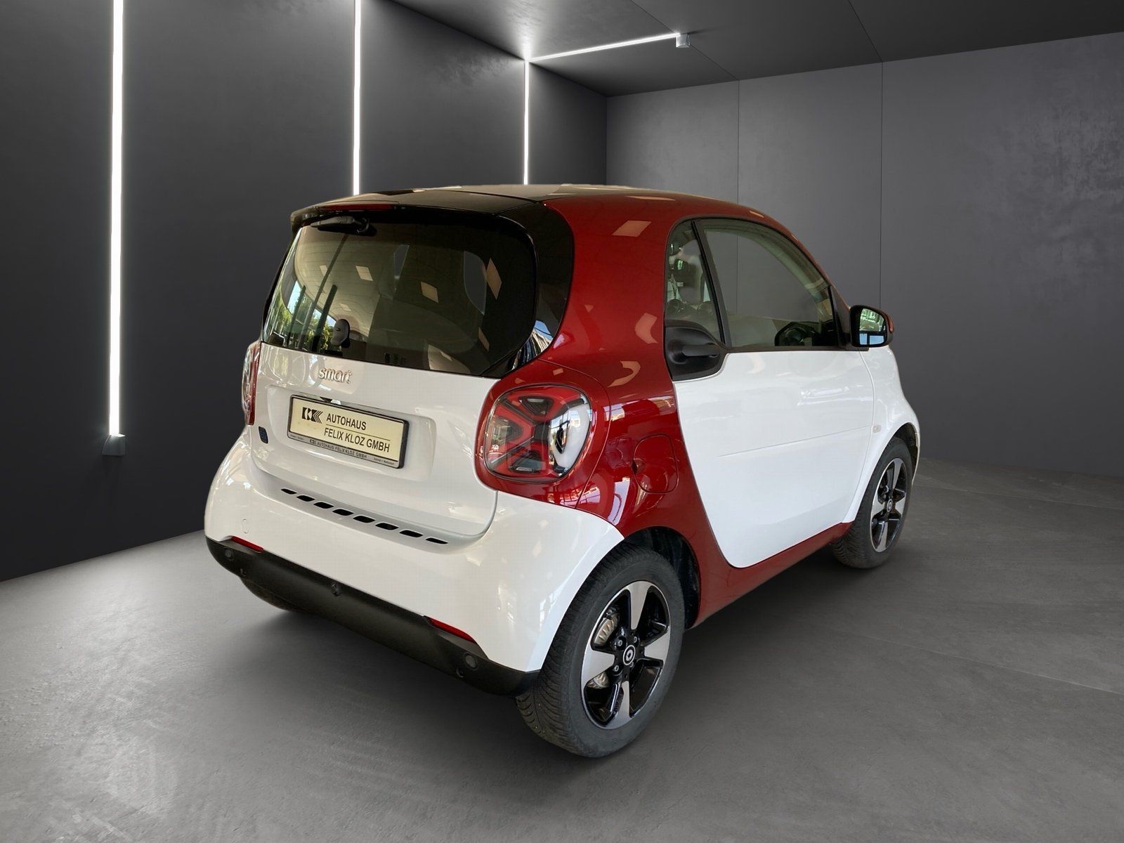 Fahrzeugabbildung Smart smart EQ fortwo Exclusive*Pano*LED*Kamera*22kW*