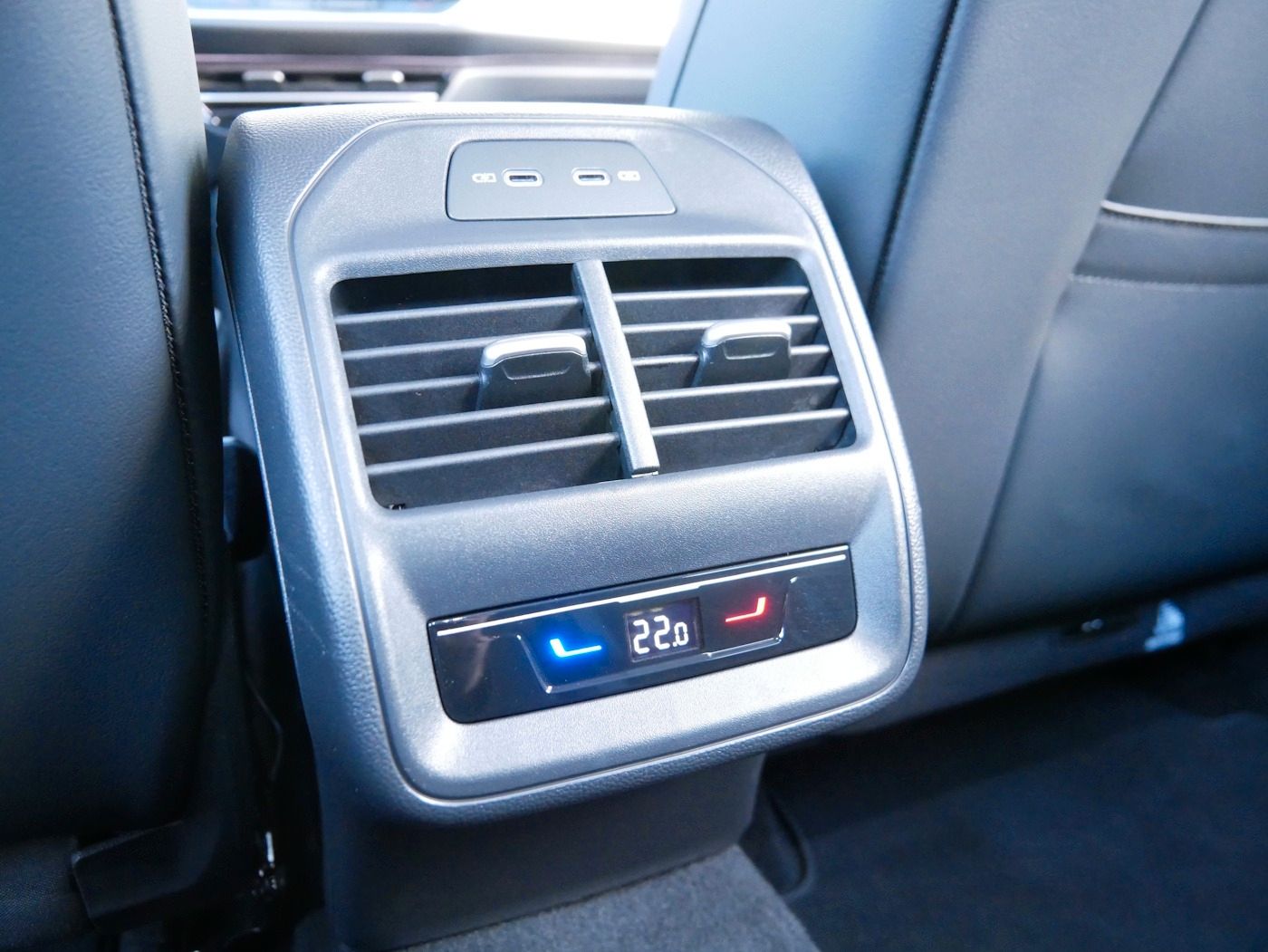 Fahrzeugabbildung Volkswagen Passat Variant 2.0 TDI Elegance NEU60T AHK Matri