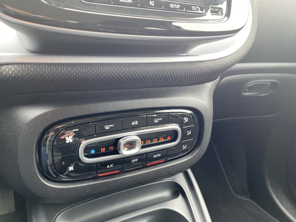 Fahrzeugabbildung Smart smart forfour passion *PDC hinten*Sitzh.*Klimaau