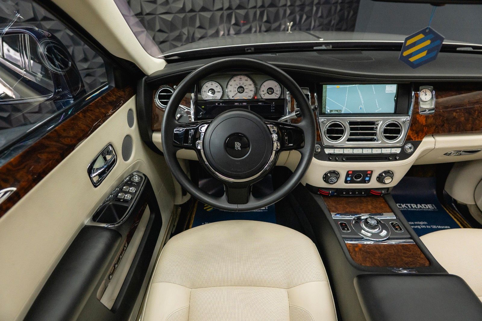 Fahrzeugabbildung Rolls-Royce Ghost V12 Full Service *Panorama*TV*360*HU*19%*