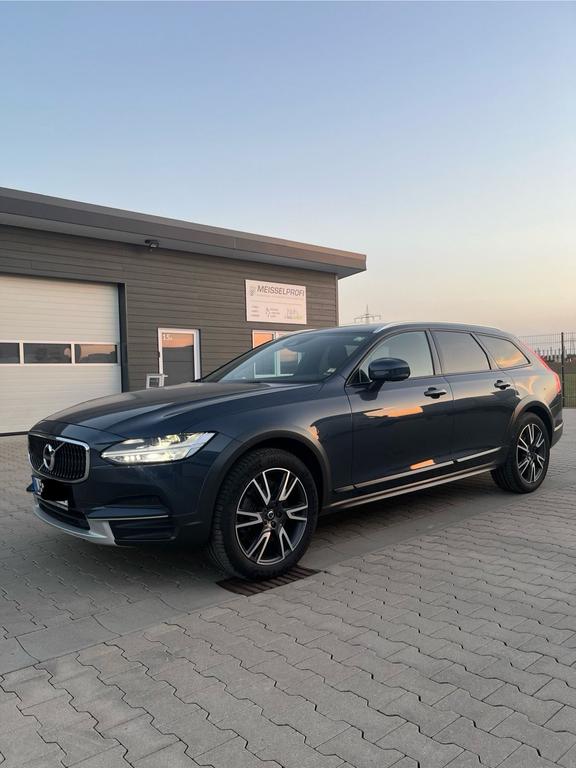 Volvo V90 Cross Country