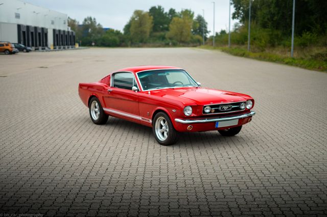 Ford Mustang Fastback GT