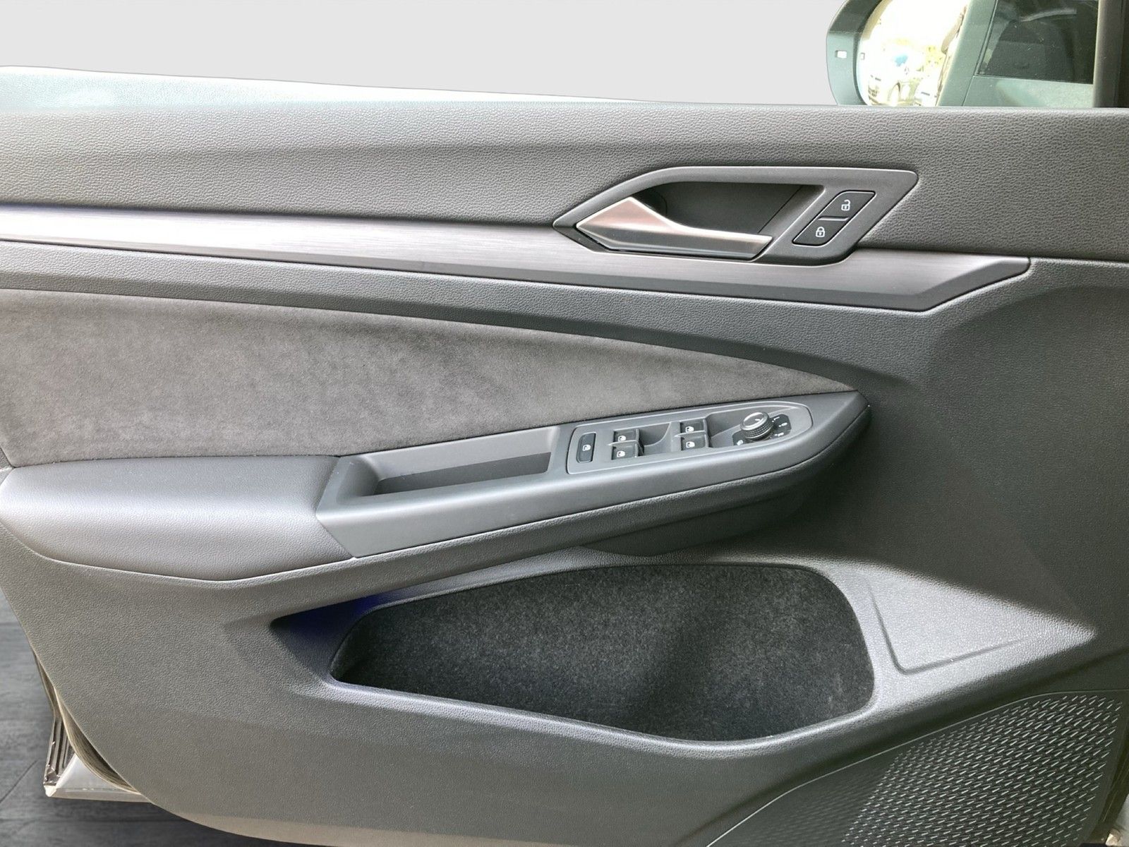 Fahrzeugabbildung Volkswagen Golf VIII Variant TDI Style DSG LED Navi ACC PDC