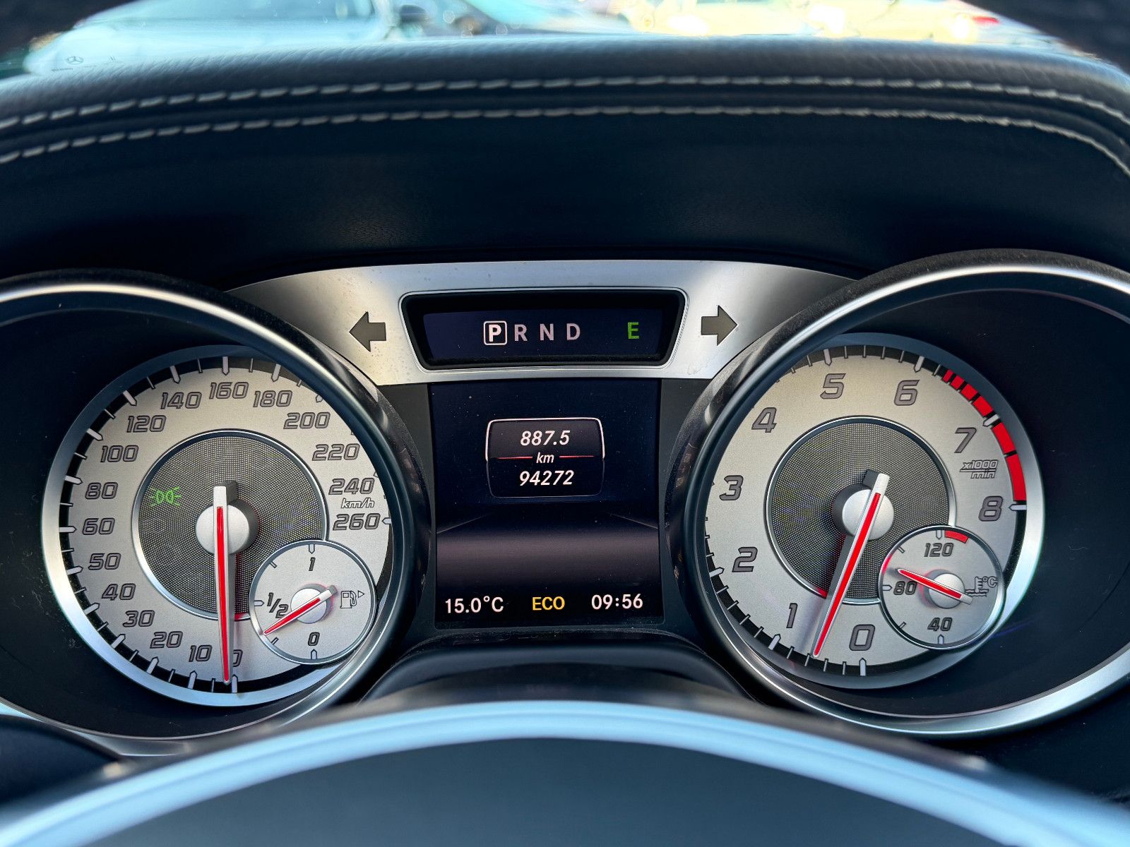 Fahrzeugabbildung Mercedes-Benz SL 350 /AMG/HARMAN-KARDON/MEMORY/T-WINKEL