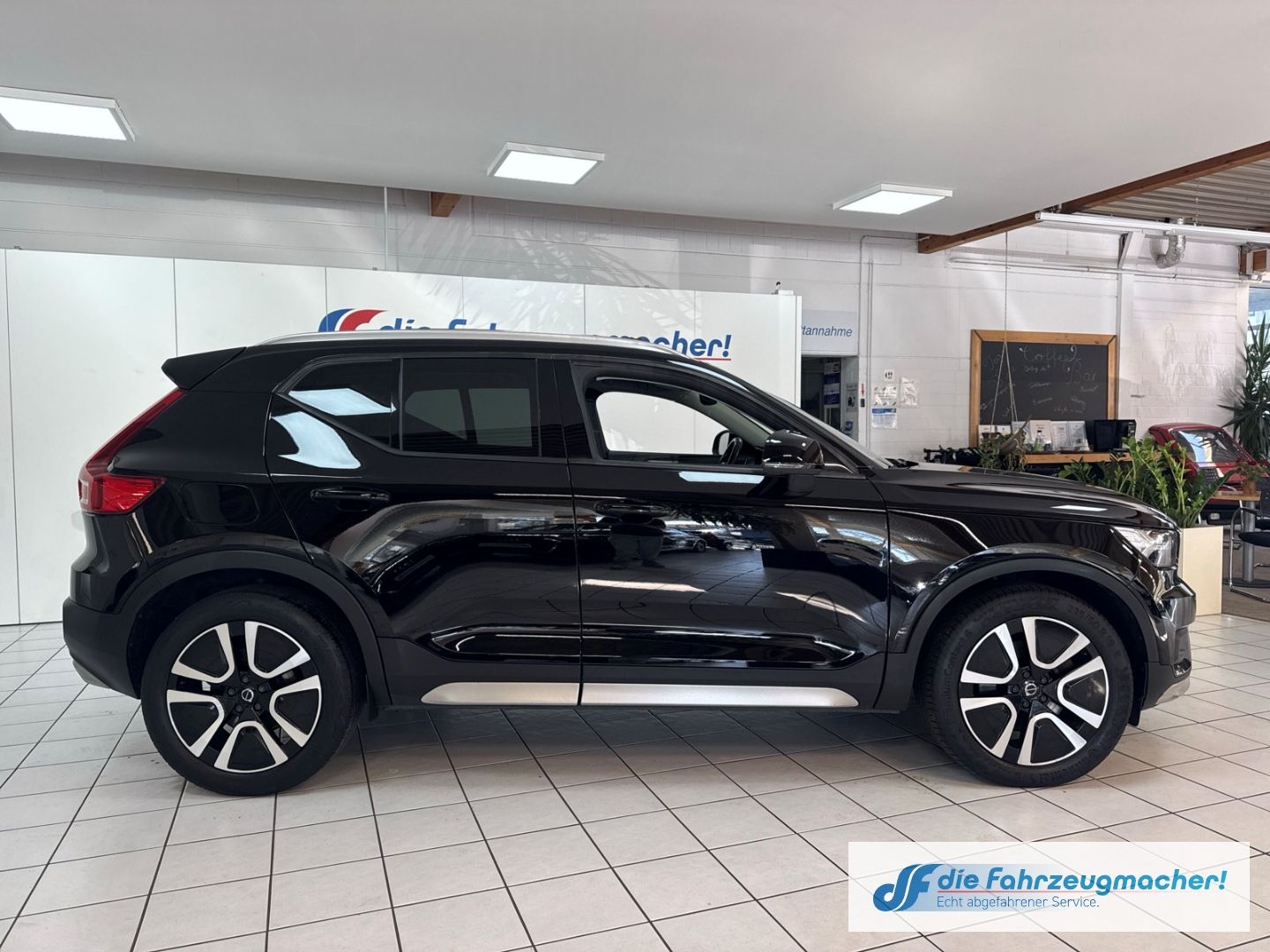 Fahrzeugabbildung Volvo XC40 Momentum Pro 2WD T4 Navi Digitales Cockpit