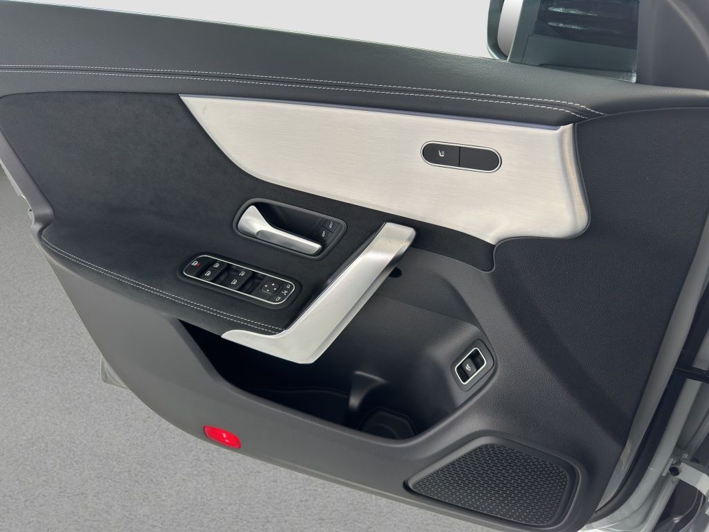 Fahrzeugabbildung Mercedes-Benz CLA 200 Special Edition AMG*Navi*DISTRON*PDC*RFK