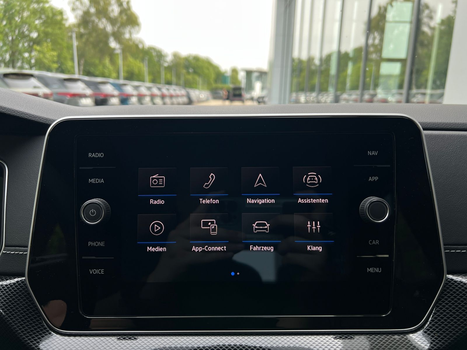 Fahrzeugabbildung Volkswagen T-Cross R-Line 1.5 TSI DSG *AHK, IQ.LIGHT, ACC,