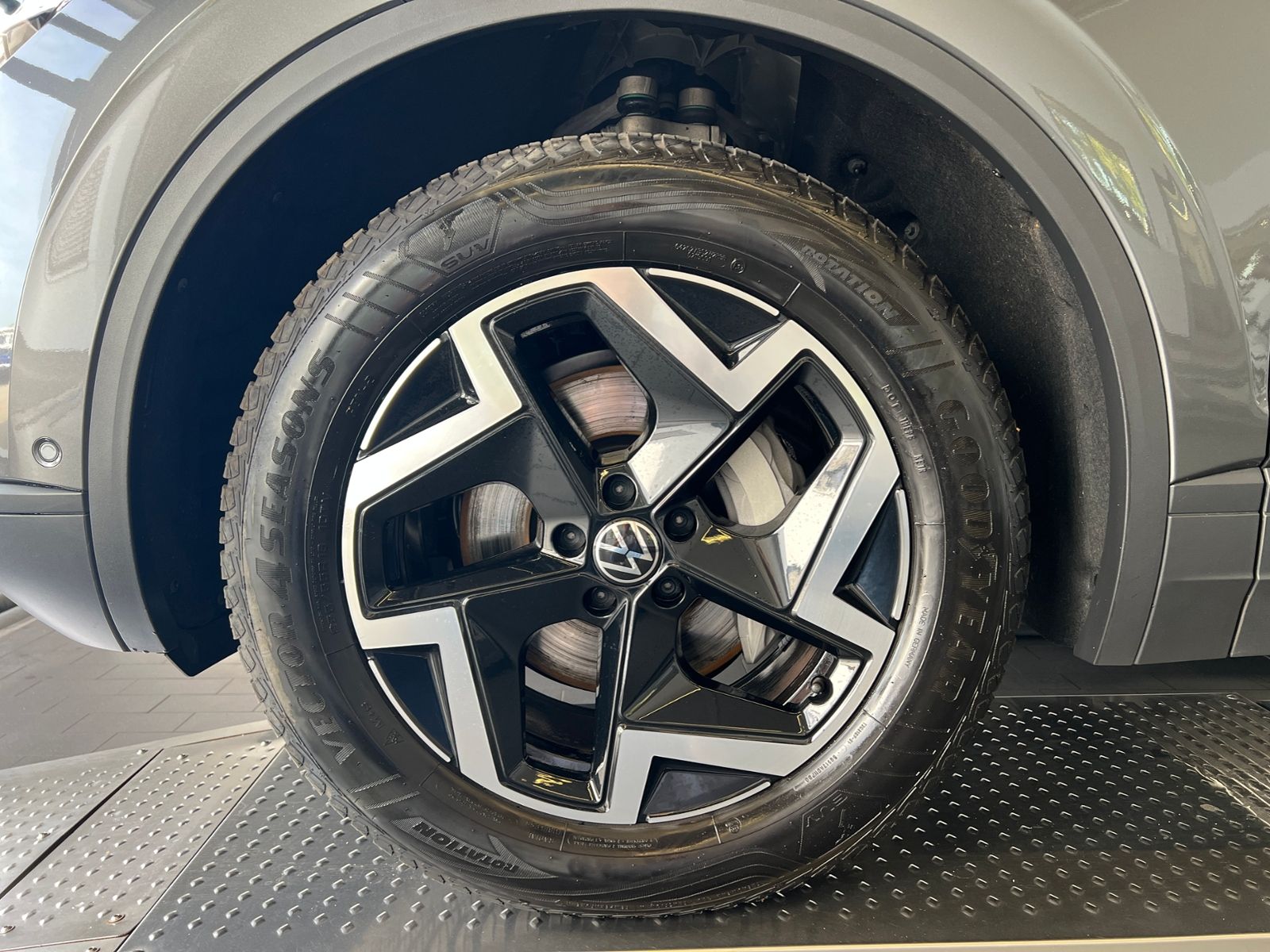 Fahrzeugabbildung Volkswagen Touareg 3.0 TDI 4MOTION *AHK, Luft, Leder, ACC,