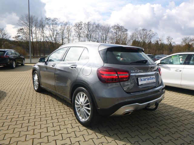 Fahrzeugabbildung Mercedes-Benz GLA 200 >AUT/AHK/NAV/KAM/LED-Licht/LEDER<