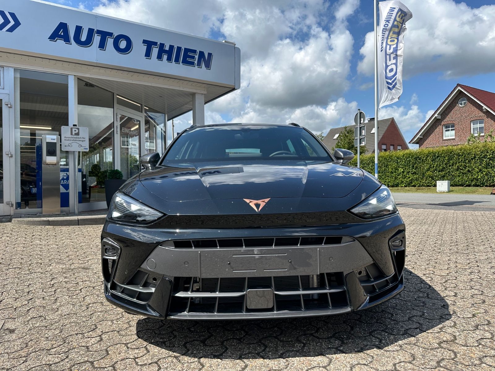 Fahrzeugabbildung CUPRA Leon ST 1.5 eTSI DSG Navi/AHK/LED/SHZG/18"