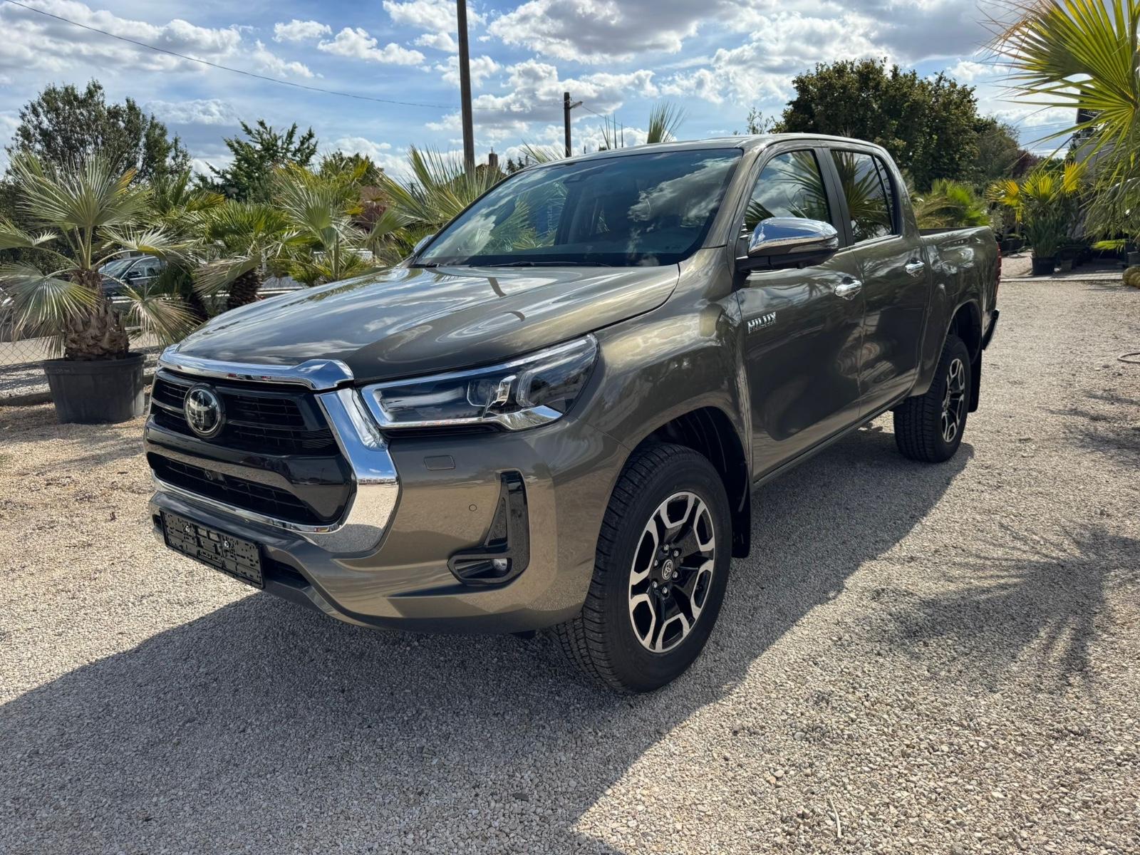 Toyota Hilux  Executive 2.8 D-4D 4×4+AHK