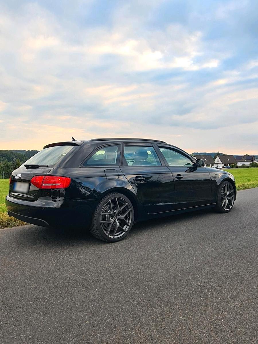 Audi A4 2009 — rear view