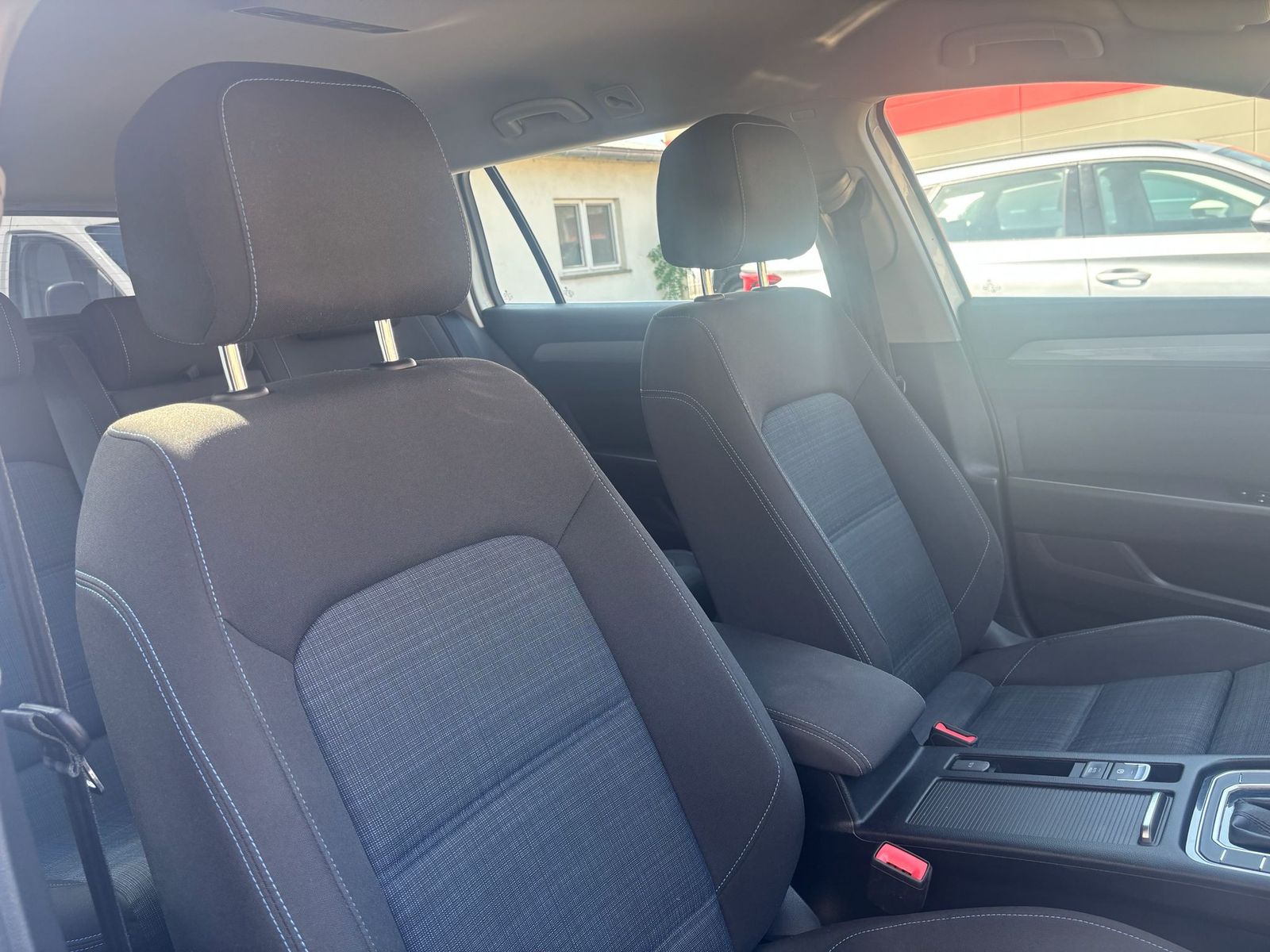 Fahrzeugabbildung Volkswagen Passat Var. 1.4 GTE-NAV-LED-KAMERA-ACC-APPS-SHZ-