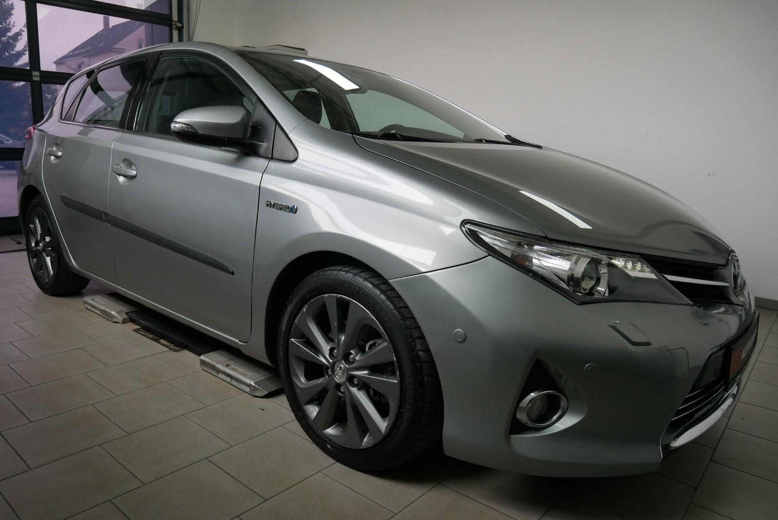 Toyota Auris Hybrid Executive Xenon 17"Alu Kamera PDC