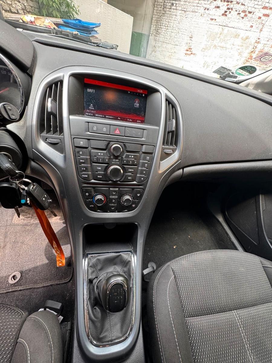 Opel Astra 2014 — photo 6