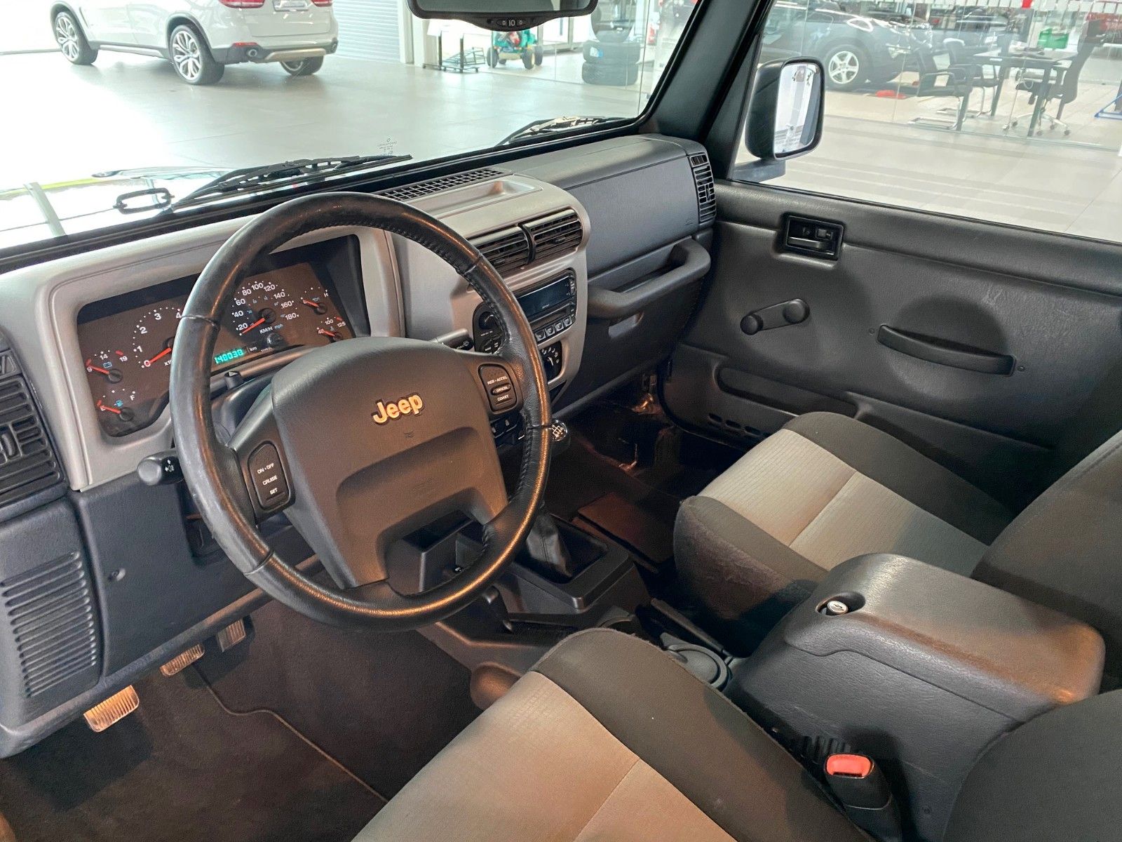 Fahrzeugabbildung Jeep Wrangler 4.0 Sport BFGoodrich T/A 265/70R16 TOP