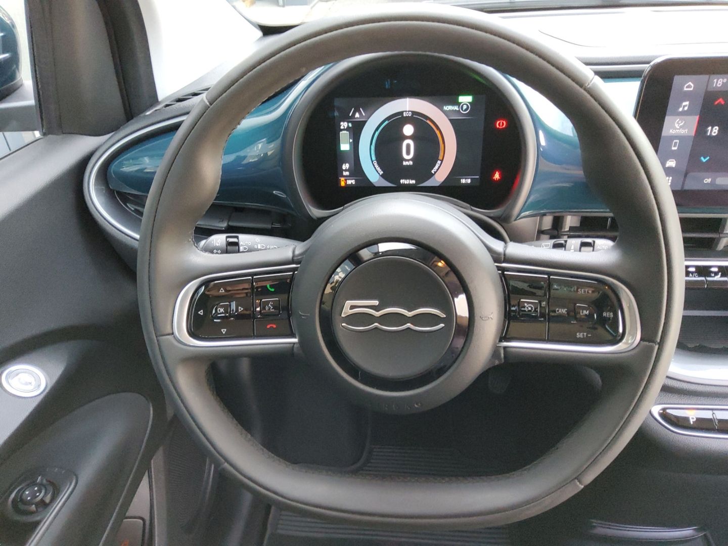 Fahrzeugabbildung Fiat 500e 42kWh LED Navi Carplay Tempomat Keyless