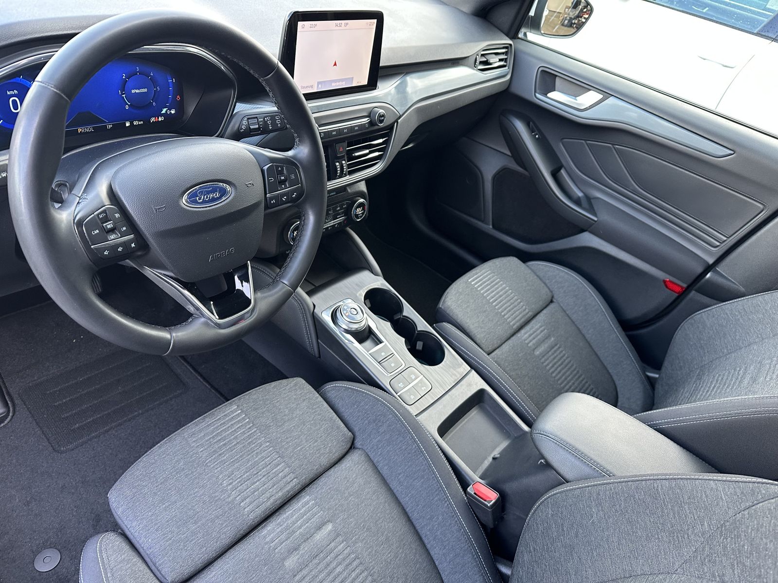 Fahrzeugabbildung Ford Focus 1.5 EB Aut. ACTIVE X NAV+LED+PANO+KAM+VC