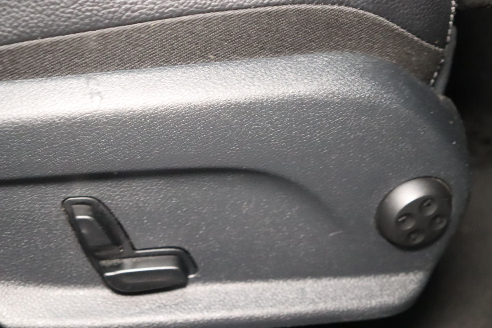 Fahrzeugabbildung Mercedes-Benz GLC 250 d 4Matic Navi * ILS * Sitzhzg