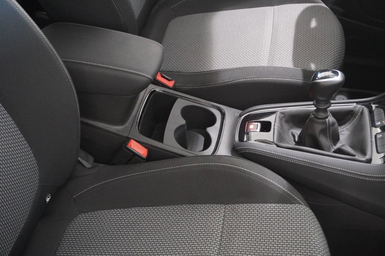 Fahrzeugabbildung Opel Grandland (X) 1.2T GS SPORT NAVI/LED/KAMERA/DAB+