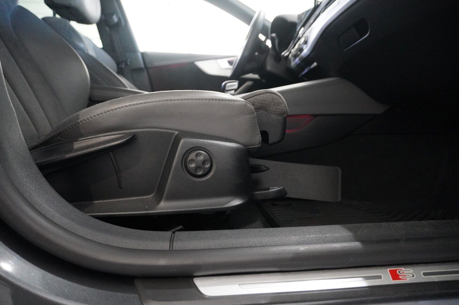 Fahrzeugabbildung Audi A5 Sportback 45 TFSI QUATTRO S-LINE NAVI/MATRIX