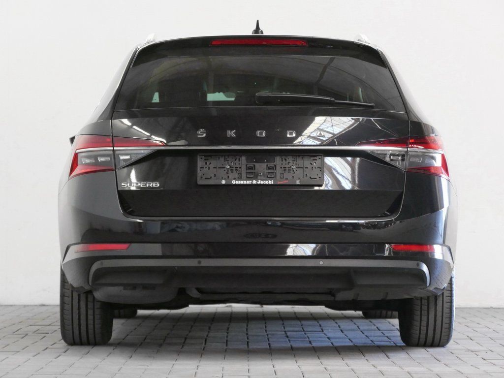 Fahrzeugabbildung SKODA Superb  2.0 TDI Premium Edition SHZ Navi PDC