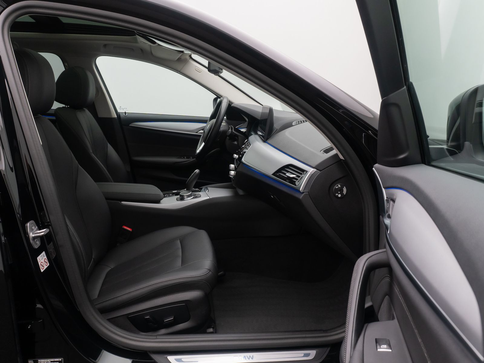 Fahrzeugabbildung BMW 520d ACC 360&deg;HUD DAB Panorama 4xKlima Komfort