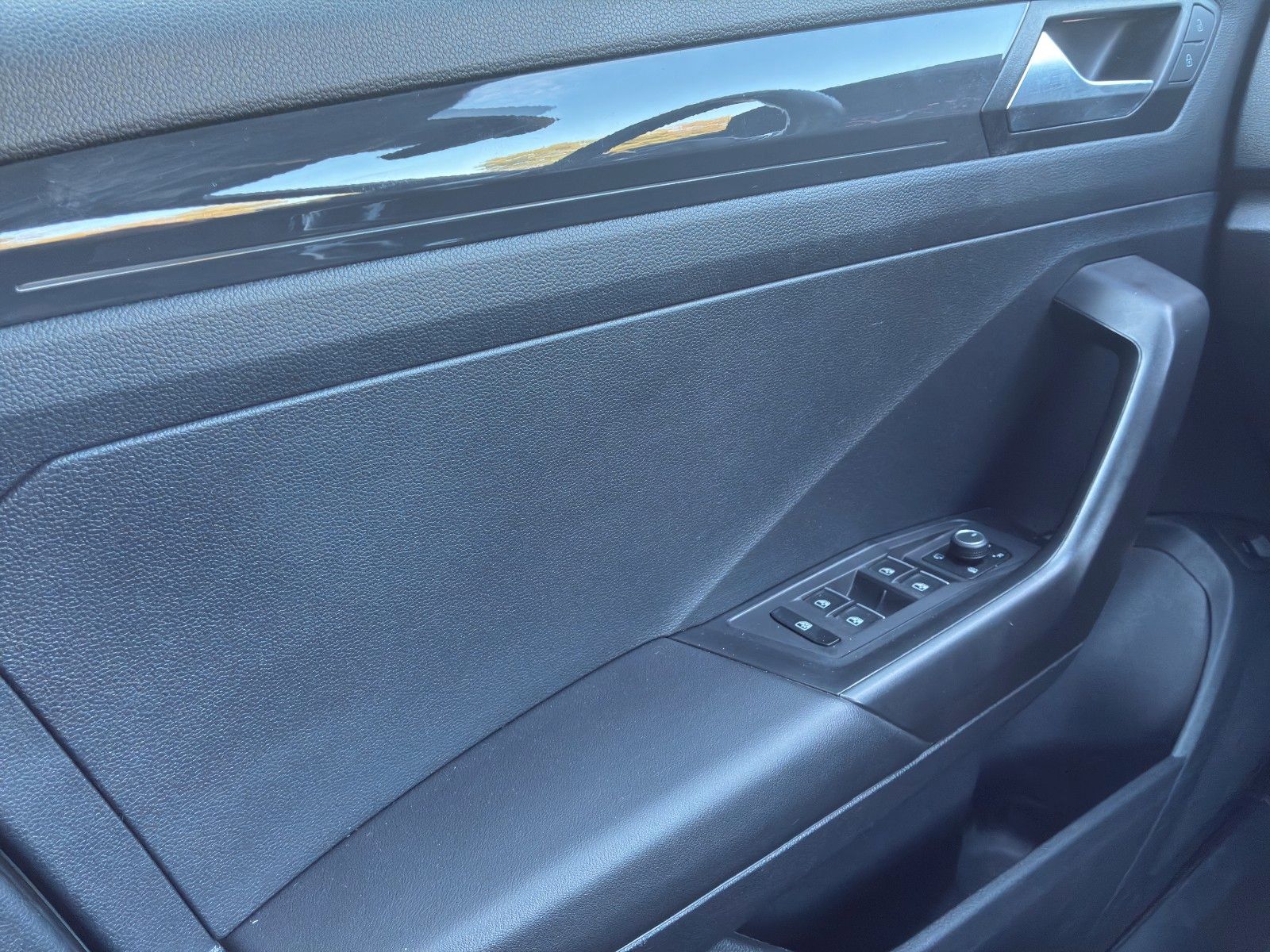 Fahrzeugabbildung Volkswagen T-Roc R-Line*Sport 4M*DSG*AHK*Navi Kamera**