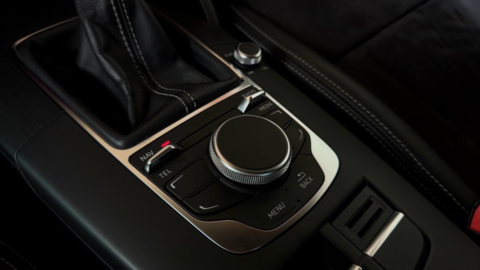 Audi S3 8V 2.0 TFSI QUATTRO 1.HAND SCHECKHEFT 8FACH