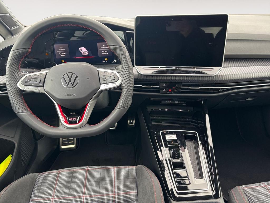 Volkswagen Golf 11