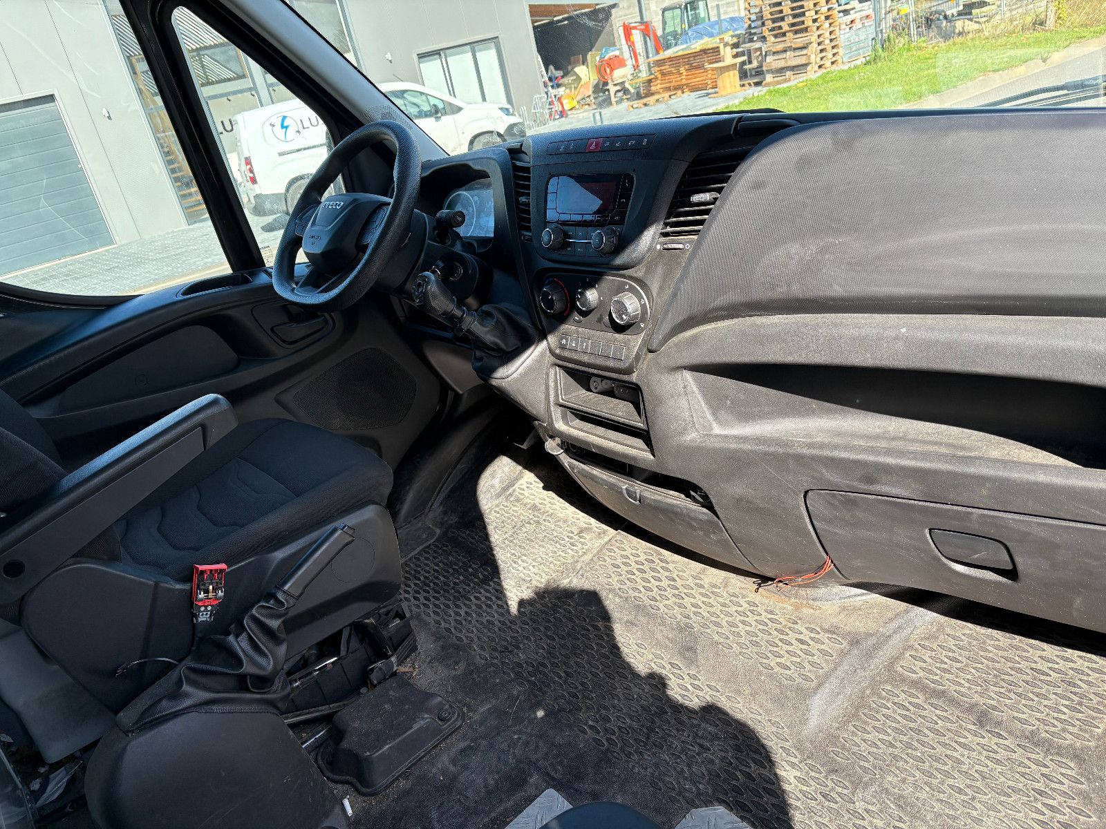 Fahrzeugabbildung Iveco Daily Kasten HKa 35 S ... V Radstand 4100/2-SITZ