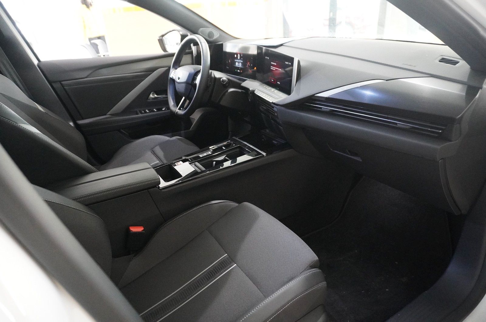 Fahrzeugabbildung Opel Astra L ST 1.2T GS SPORT NAVI/LED/360°/SPORT/DAB
