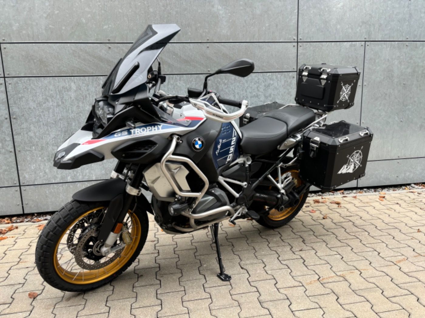 Fahrzeugabbildung BMW R 1250 GS Adventure Trophy Öl Inclusiive 5/50000