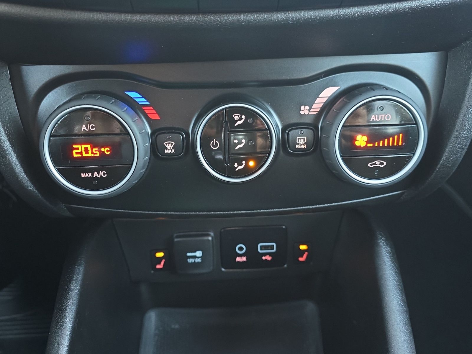 Fahrzeugabbildung Fiat Tipo Lounge Automatik Kamera LED  Navi  PCD
