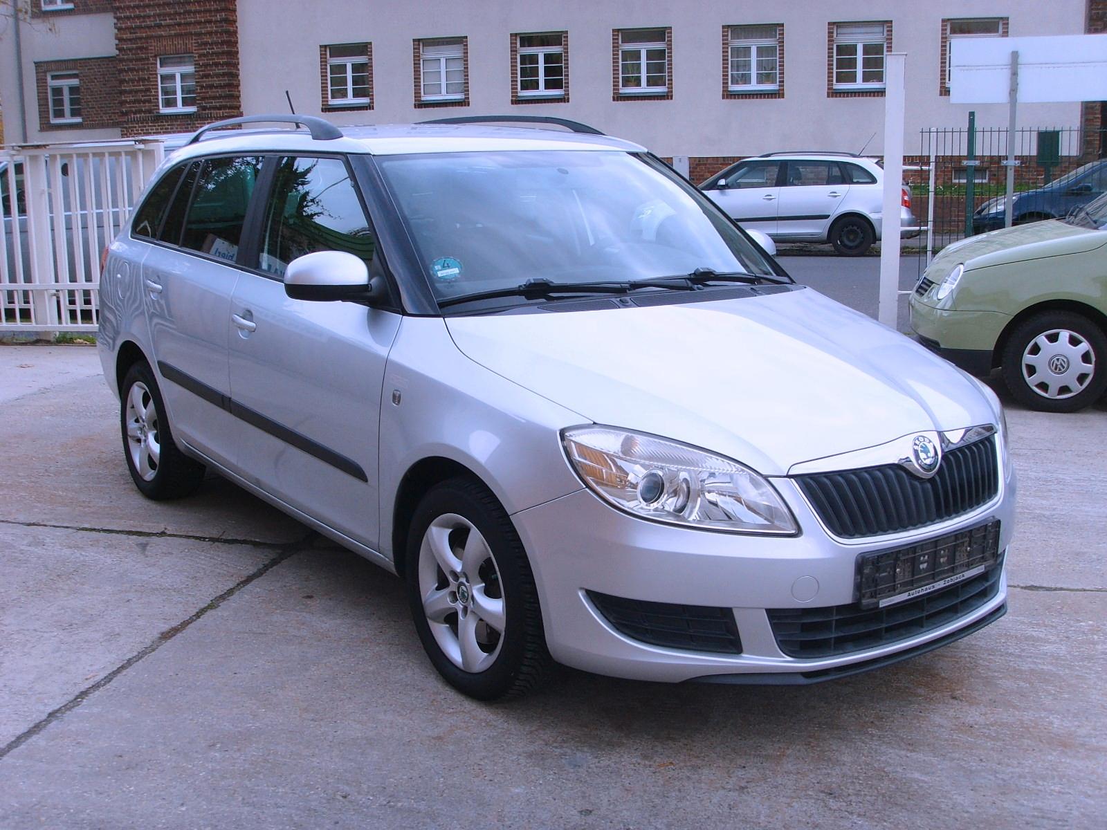 Skoda Fabia 2011 — rear view