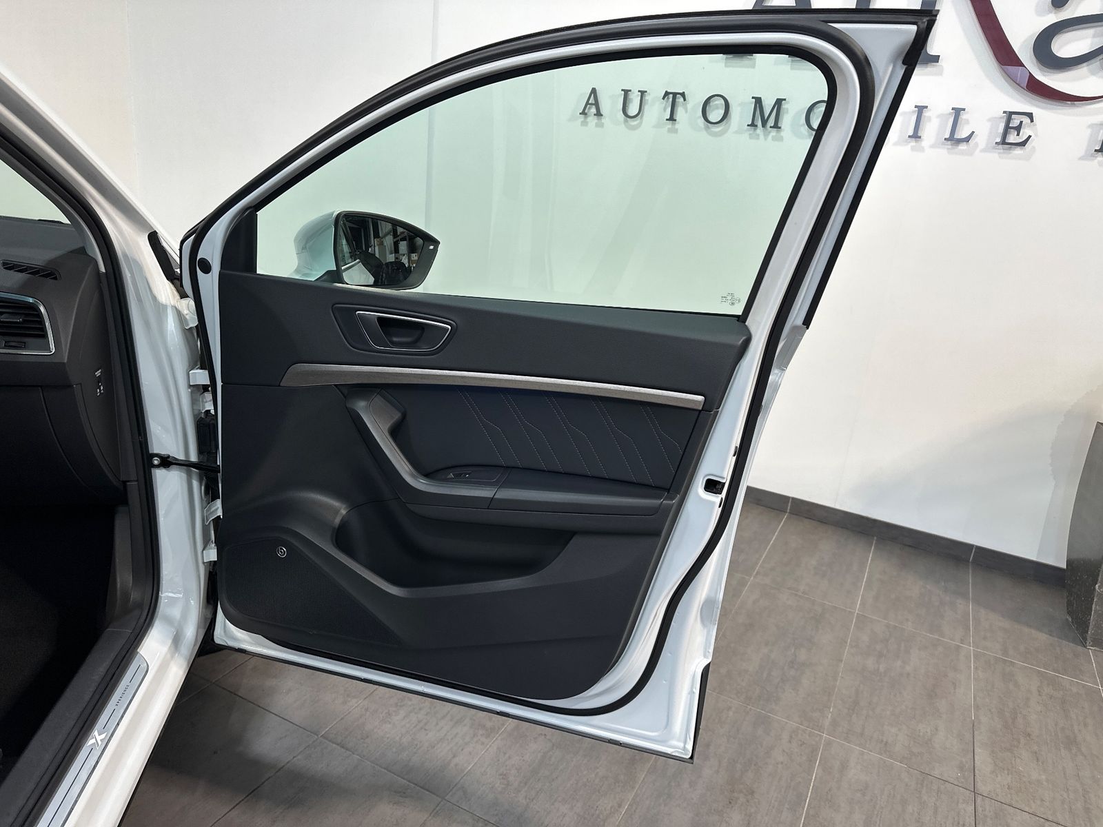 Fahrzeugabbildung SEAT Ateca Xperience NAV+LED+ACC+360°+AHK+BEATS