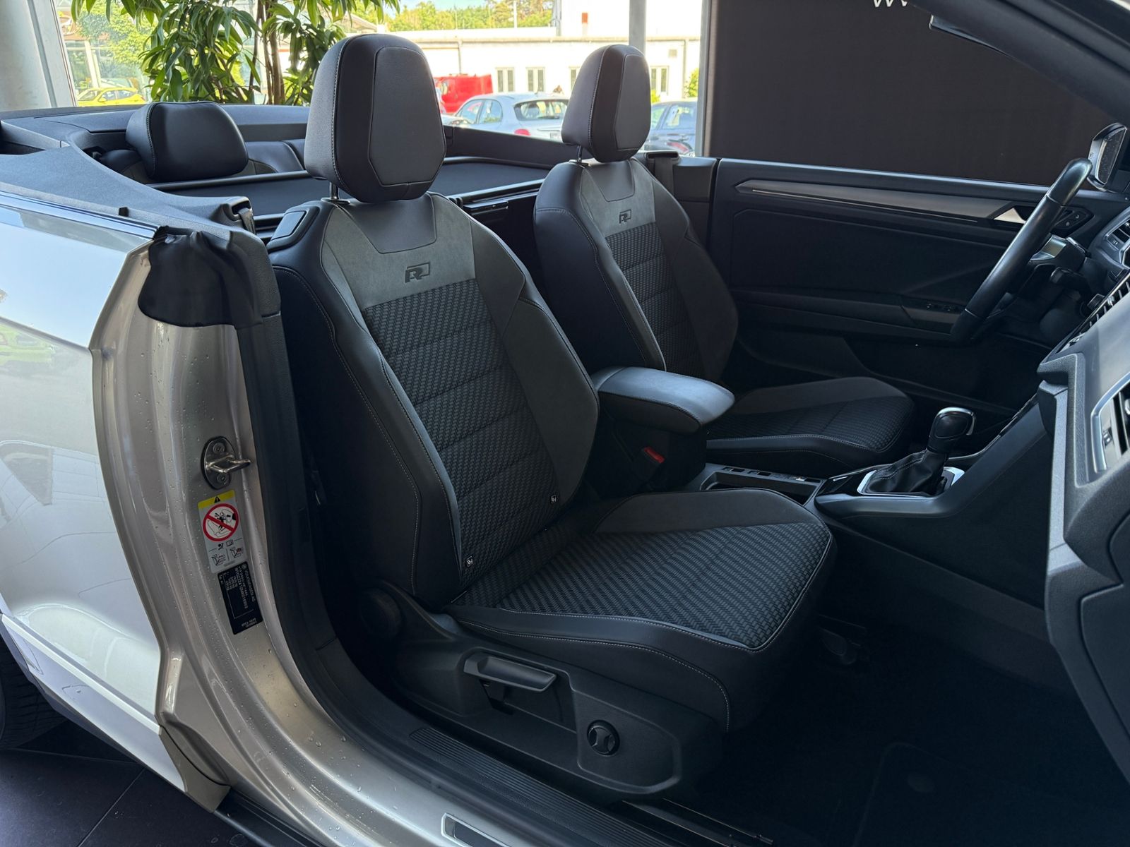 Fahrzeugabbildung Volkswagen T-Roc Cabriolet R-Line AHK ACC LED BEATS
