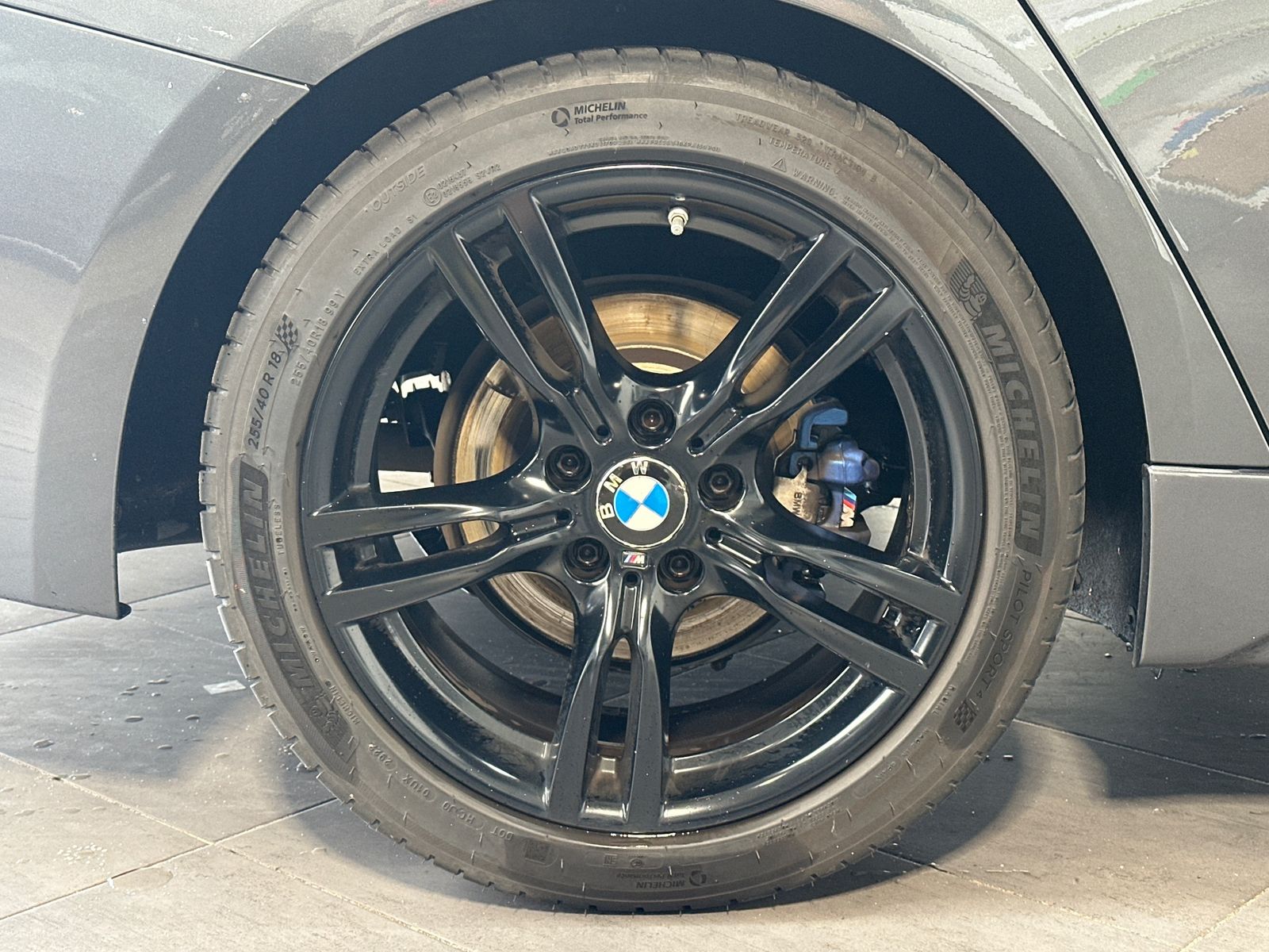 Fahrzeugabbildung BMW 320d Limousine M-Sport Aut. NAV+XENON+SHZ+PDC