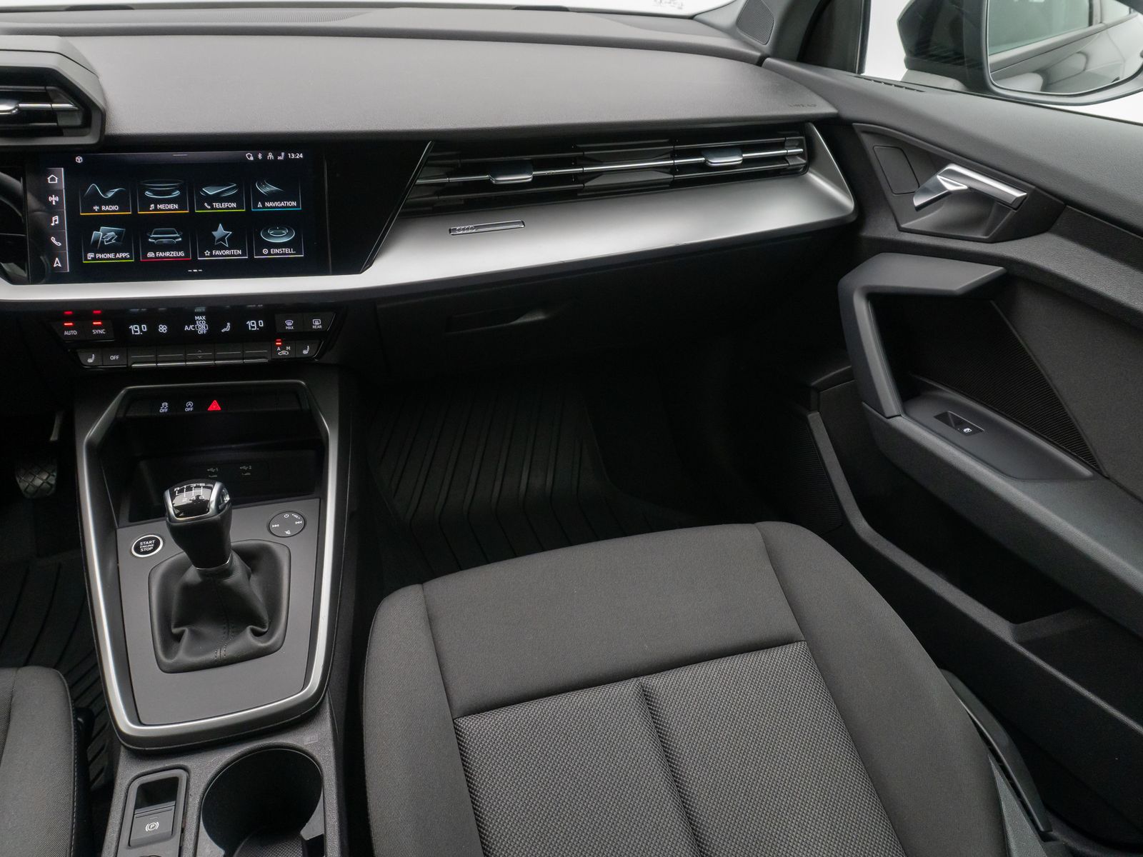 Fahrzeugabbildung Audi A3 35 TFSI Sportback LED PDC Sound Tempomat AHK