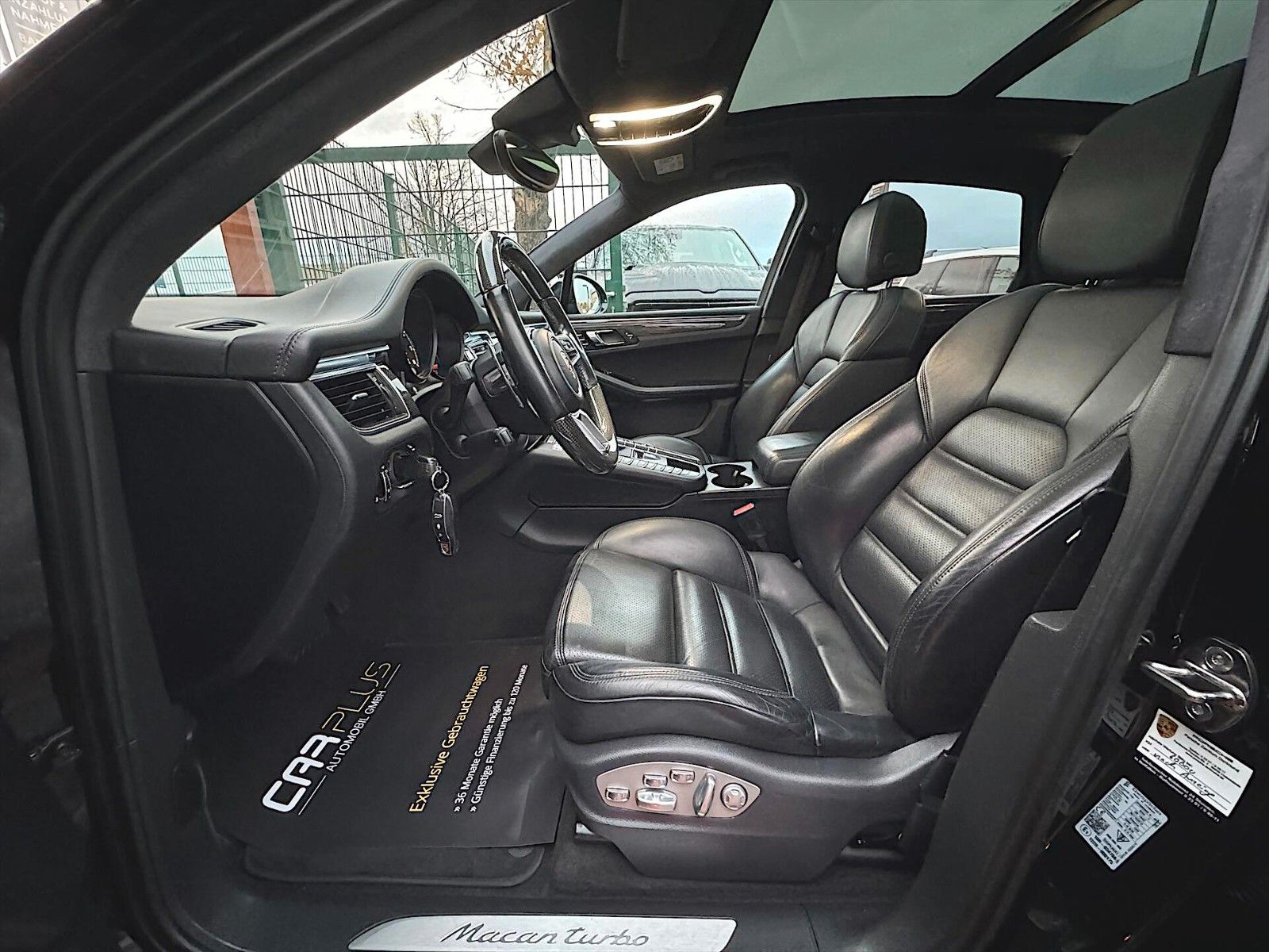 Fahrzeugabbildung Porsche Macan Turbo Carbon CHRONO *ACC*PANO*21 ZOLL*