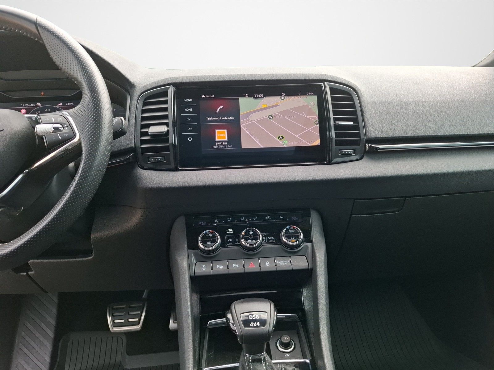 SKODA Karoq 2.0 TSI Sportline 4x4 DSG / PANORAMA / ACC - Image 14