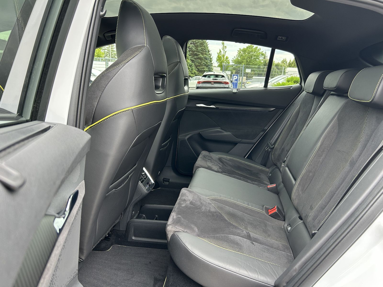 Skoda Enyaq RS 4x4 Lounge WÄRMEPUMPE CANTON 82kWh AHK foto 24