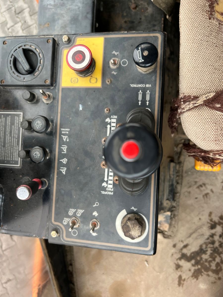 Fahrzeugabbildung CAT CS 433C Walze / 3804 h