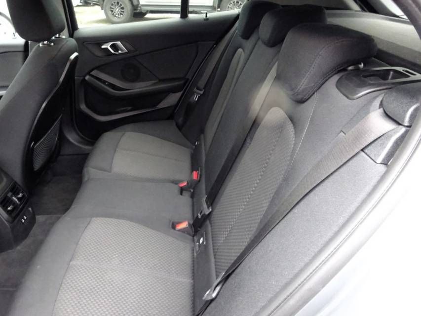 Fahrzeugabbildung BMW 118i Advantage Automatik