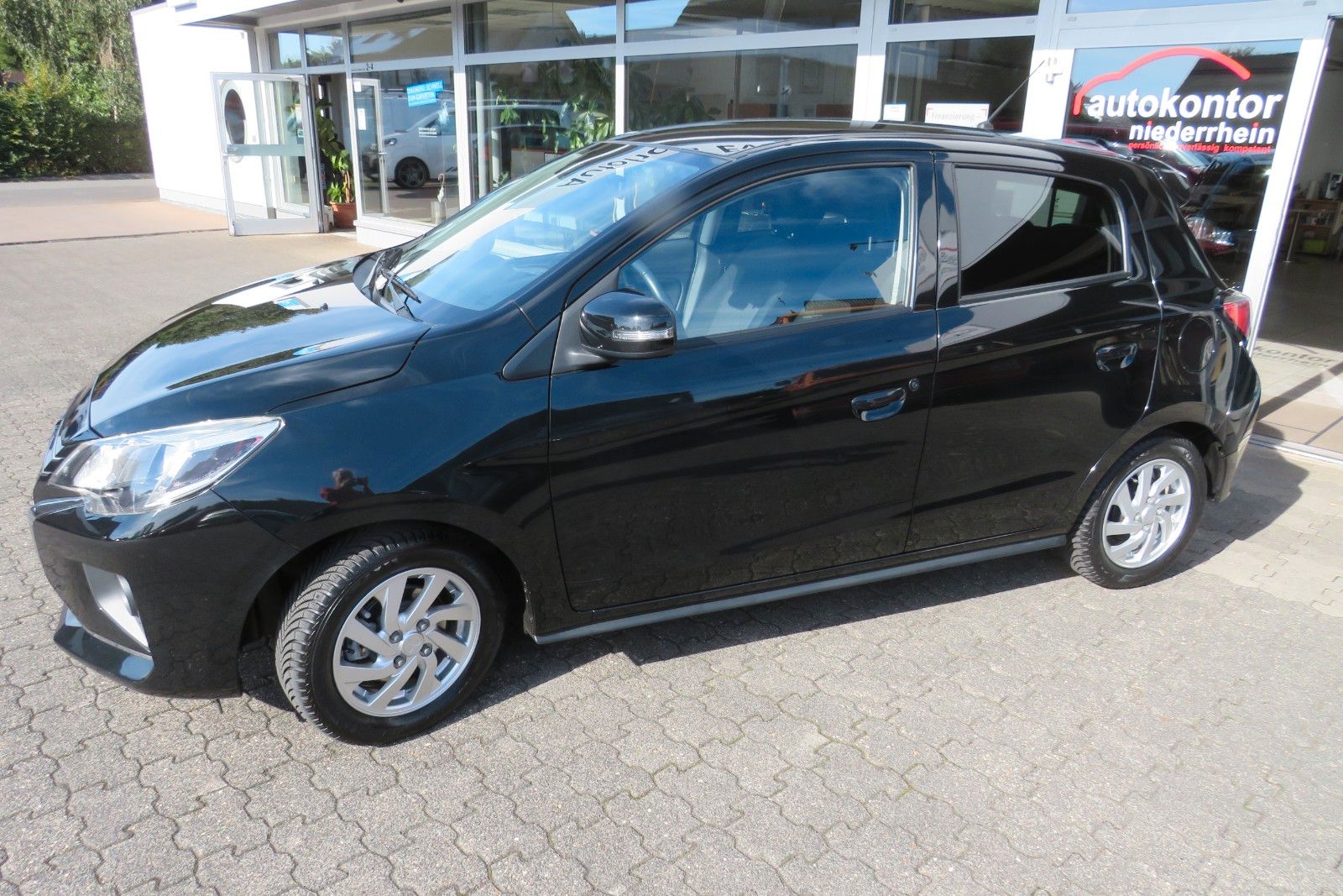 Fahrzeugabbildung Mitsubishi Space Star Edition SITZH. DAB KLIMA GRA ALU 1.HD
