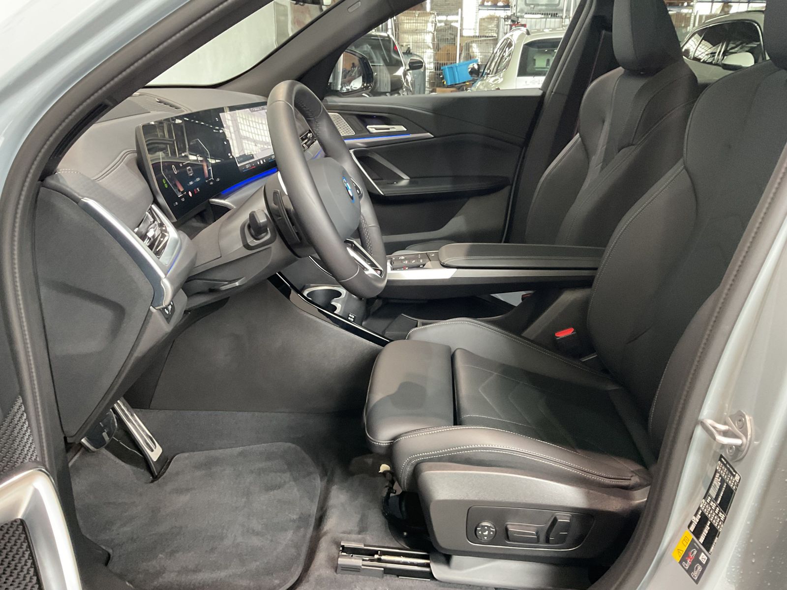 Fahrzeugabbildung BMW iX2 20" M LMR | M Sportpaket pro | Aktivsitz für